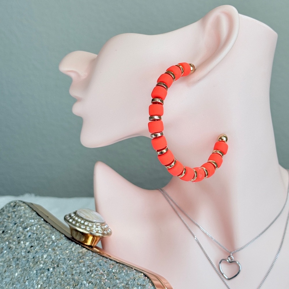 ⚜️ Elegant Coral Hoop Earrings - Picture 3 of 9